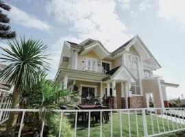 Cozy Crib Saratoga in Tagaytay Midlands with Breakfast
