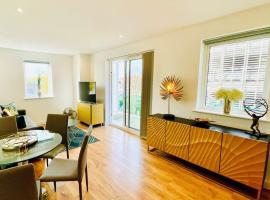 Urban Gem Apartment- Free parking, hotel u gradu Enfild