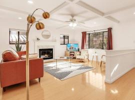 King Suite, 5 Queen beds Spacious Modern Home, villa in Castro Valley