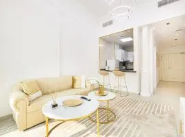 Luxury 1 Bedroom On Marina Walk, Sleeps 5, 1 Min to Metro