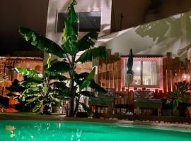 Tropical Lodge SPA Narbonne, vil·la a Narbona