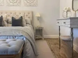 Entire Georgian luxury house - 3 Storey- High St Henley-in-Arden -Two bedrooms-Sleeps 4 people Close to Stratford upon Avon - Warwick - Solihull - NEC