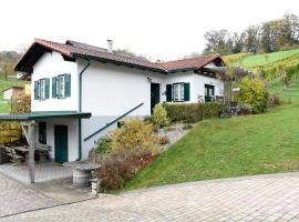 Wein & Wohnen MATZL - Ferienwohnung, hotel para famílias em Fürstenfeld