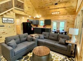 Hidden 3BR Cabin in the Heart of Red River Gorge!, מלון בCampton