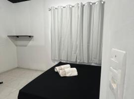 Suite 1- black em Praia bonita hospedagem – tani hotel w mieście Frias
