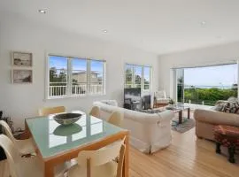Sun-drenched Bach - Leigh Holiday Home
