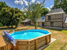 Pet Friendly Home In Fontaine-la-louvet With Outdoor Swimming Pool, hotel in Thiberville