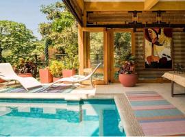 Caribbean House, W/Pool, 5 minutes to the beach, hotel in Taganga