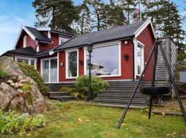 Gorgeous Home In Skjeberg With Kitchen, hytte i Skjeberg