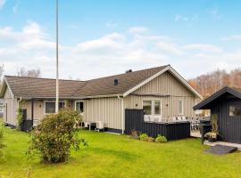 Cozy Home In Mellbystrand With Kitchen, villa in Mellbystrand