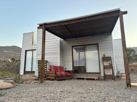 Cabaña, quincho, piscina y hermosas estrellas, hotel a La Serena