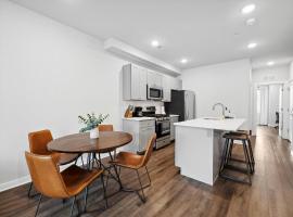 Luxurious Condo with Rooftop and Parking near University City, hotel in Philadelphia