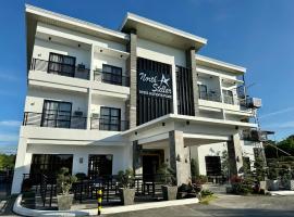 North Stellar Hotel and Events-Place, отель с бассейном в городе Batac