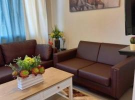 Fully Furnished 3 Bedroom House + Public Pool + Wi-Fi + Air conditioning, hotel i Mandaue