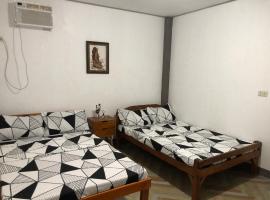 TRADITIONAL PRIVATE GUESTHOUSE in PATAR BEACH, feriebolig ved stranden i Bolinao
