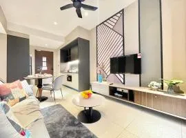 Modern 2B2B apt near Mid Valley - Wifi - Infinity Pool - Gym