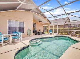 Minutes to Disney! Spacious Home w/ Private Pool, Themed Rooms!, villa i Orlando