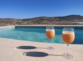 Panorama Lounge - Romantic Getaway with private pool, cheap hotel in Mġarr