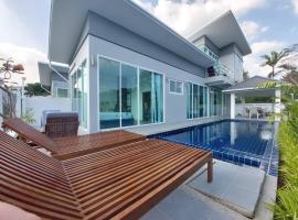 Green Lung Pool Villas Bangkok, villa in Bang Krasop