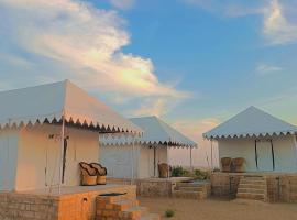Desert Safari Camp & Resort Sam, hótel í Sām