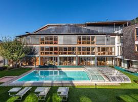 Martinshof, hotel amb piscina a Sankt Johann in Tirol