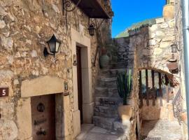Cosy and Comfy Studio with Sea View – hotel w mieście Tourrettes-sur-Loup
