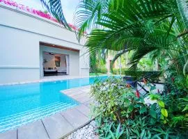 Beautiful 2br pool villa walk to Bangtao beach and Catch club
