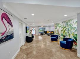 Hot Tub! Roof Top! Firepit! Boat Dock!, hotel in Fort Lauderdale