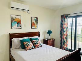 VaeTropicalParadise Free Puerto Seco Beach Access, hotel em Discovery Bay