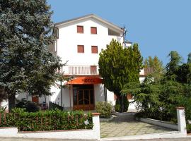 Hotel Del Duca, hotel Montedinovéban