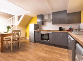 Blare Cottage at Lower Aylescott, hotel i West Down