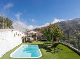 Casa Abuela - House in the countryside with pool, hotel sa parkingom u gradu Vega de San Mateo
