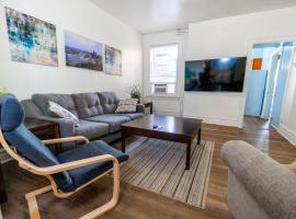 Stylish Apt - 2 Queen Bed - Easy Hospital Access, hotel in Pittsburgh