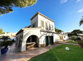 Chalet Villa Mediterránea a 75 metros de la playa.: Orihuela'da bir otel