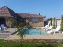 Ebenezer Guesthouse Bluewater Bay