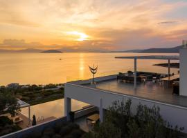 Villa Artemis - New Magnificent Beachfront Villa with Infinity Pool!、クラニディの駐車場付きホテル