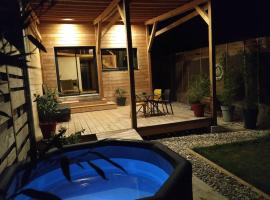 dans un esprit cabane tout confort, intimité et nature, hotel en Saint Alban Auriolles