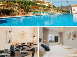 Luxurious frontline golf apartment in Elviria