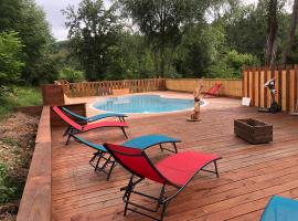 Camping Du Pont De St Gal, campamento en Saint-Gal-sur-Sioule