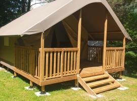 lodge du camping la Porte St Martin, luxury tent in Saint-Martin-en-Vercors