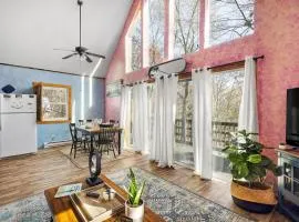 Quiet Loft Chalet near Bryce w Hot Tub & Fire Pit