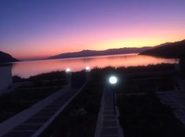 Sunrise view house, cheap hotel in Molos Parou