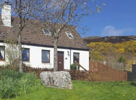 Charming cosy cottage, Gairloch, hotell i Gairloch