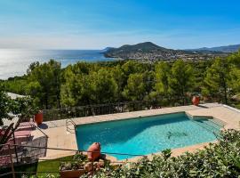 Villa Terracotta - Stunning Sea View & Pool – hotel w mieście Carqueiranne