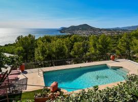Villa Terracotta - Stunning Sea View & Pool, hotel in Carqueiranne