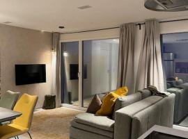Sonniges und stylisches Loft mit toller Aussicht, hotell i Ufhusen