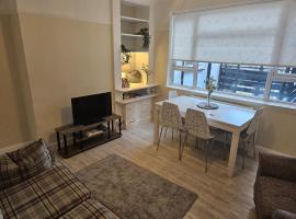 Leigh-on-Sea Retreat - 2 Bedroom Apartment، فندق في لايت أون سي