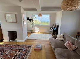 Stunning home with magnificent views in East Devon, cottage in Exeter
