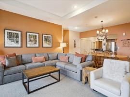 Gorgeous views, tastefully decorated Ski on ski off 3 bedroom condo, with sports center access Lodges 303, hotel em Killington