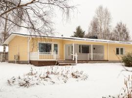 Spacious house near santapark, hotel s parkiriščem v mestu Rovaniemi